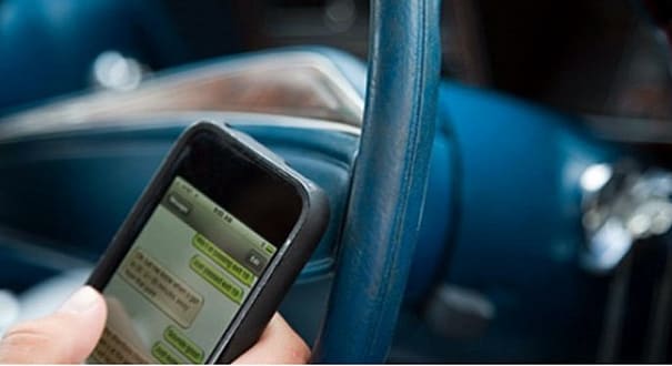 WhatsApp al volante