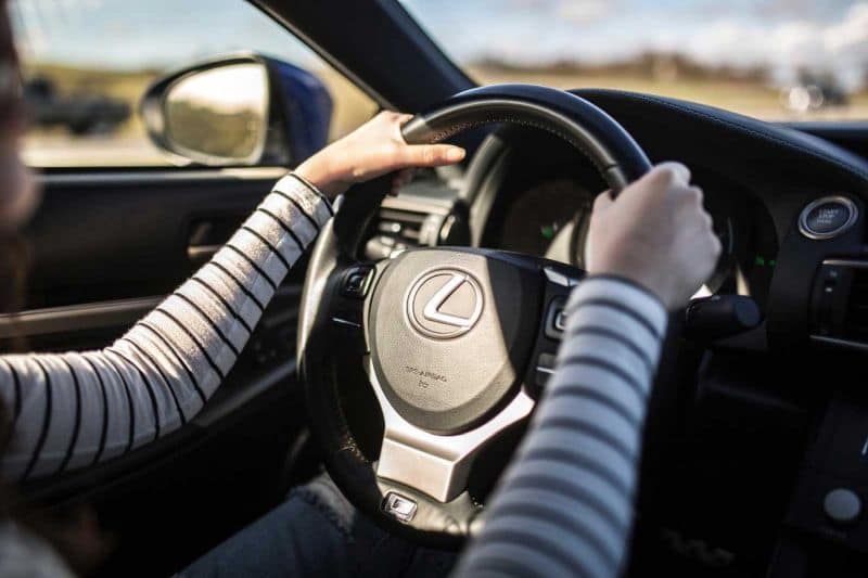 Cómo tramitar el carnet de conducir para discapacitados en la autoescuela