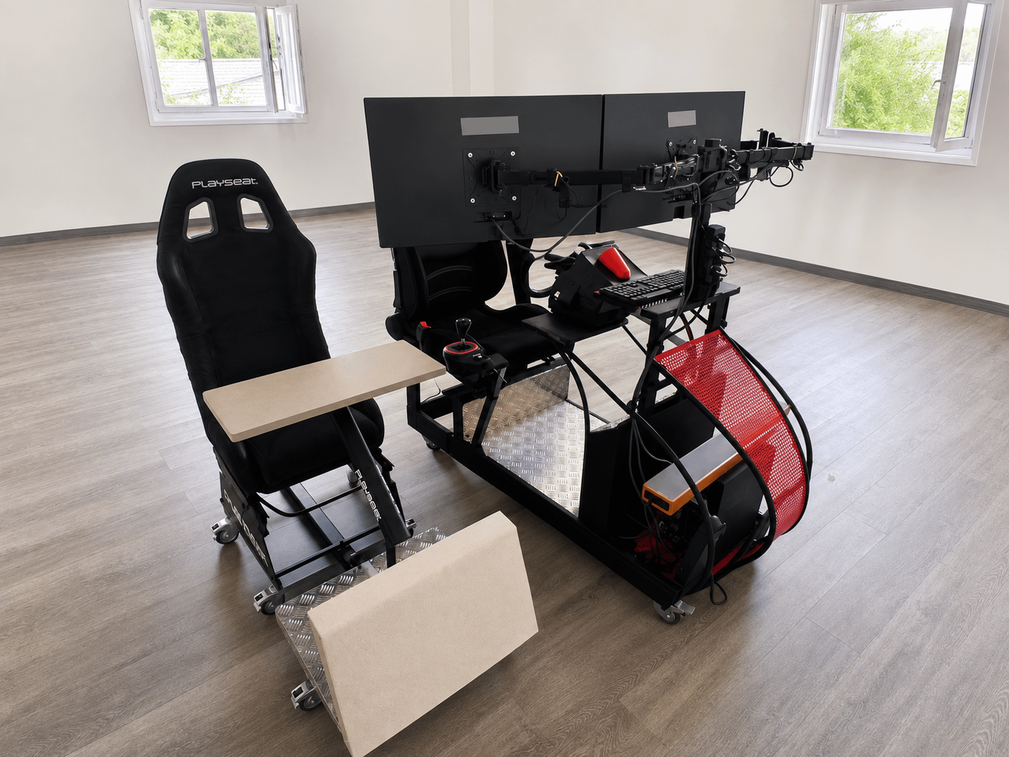 DriveSim lanza DS Dual Control, un simulador con doble mando para formar a futuros profesores de autoescuela