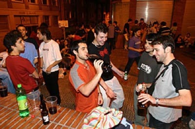Gazteak eta gidatzea: eskubidea eta erantzukizuna / jóvenes y conducción: un derecho y una responsabilidad